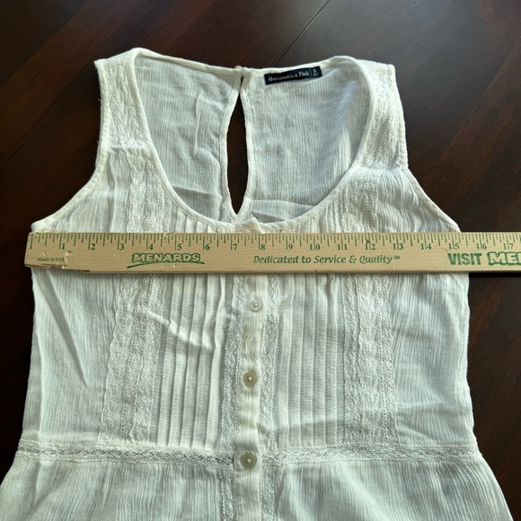 Abercrombie and Fitch white tank flowy top lace accents button size small - Picture 4 of 7